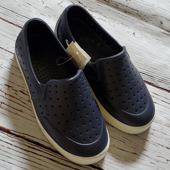 🆕️ GAP BOYS SLIP ON NAVY SHOES - Picture 2 of 6